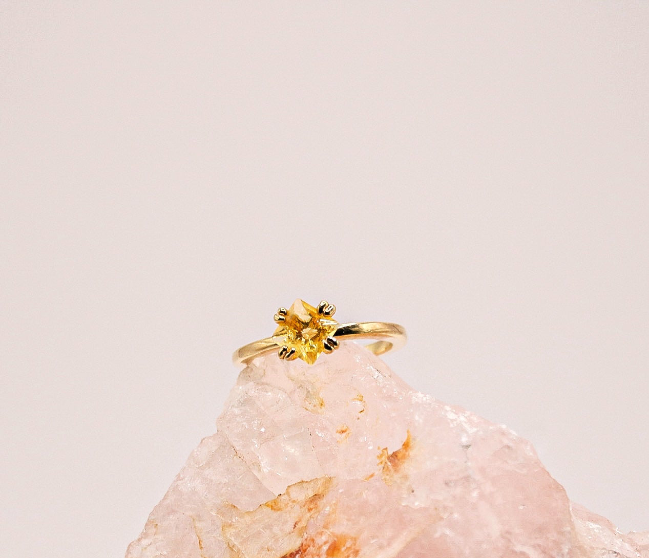 Gold plated rhombus ring met citriensteen – Citrine Rhombus Ring