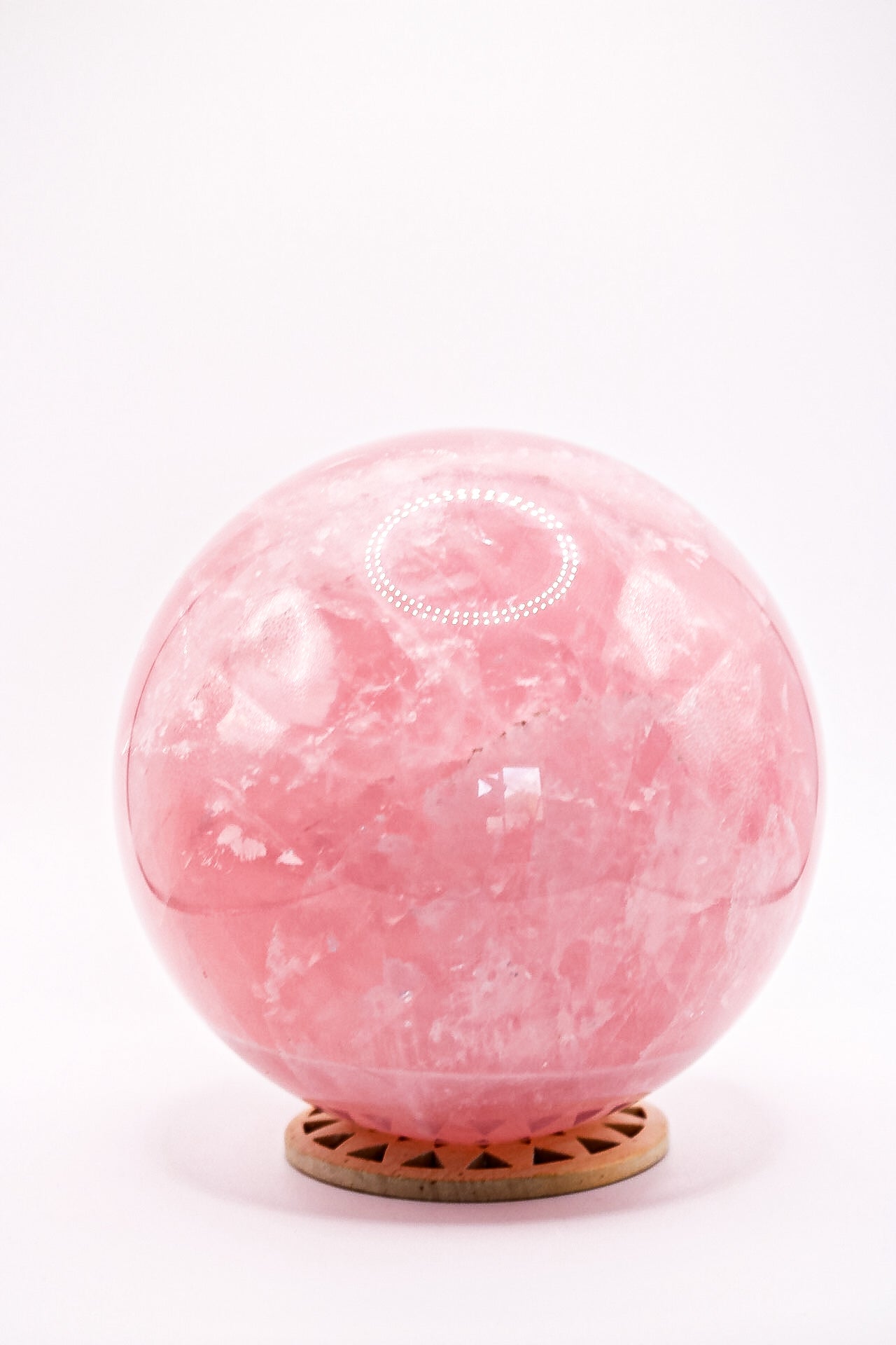 Edelsteen bol rozenkwarts close-up