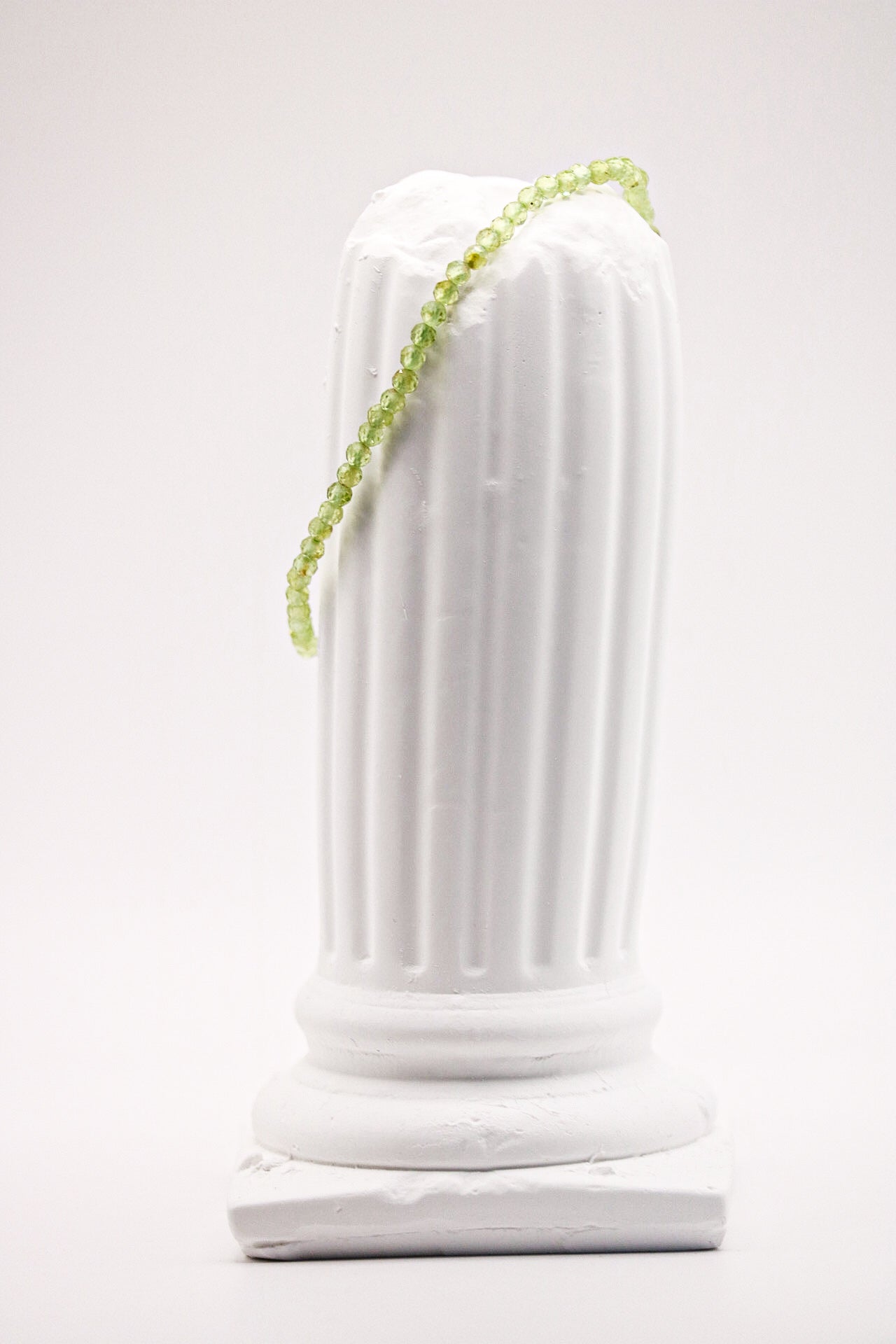 Shiny Peridot Beads Bracelet met natuurlijke groene peridootkralen – elegant en energiek design.